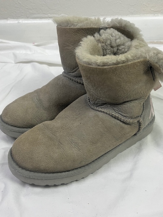 Ugg Women’s Bailey Bow II Ankle Boot Sz 7US 5.5UK Slip on Suede Gray - Picture 1 of 10